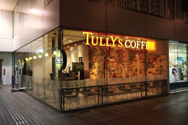 新宿で電源/コンセントが使用可能なカフェ「タリーズコーヒー紀伊国屋書店新宿南店」駅チカで便利。